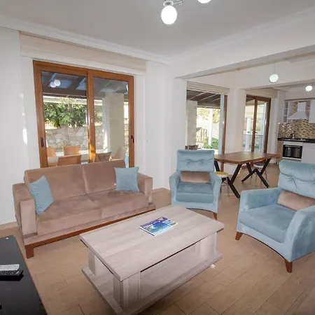 Prestij Letoon 4+1 Villa, Oezel Havuzlu, וילה