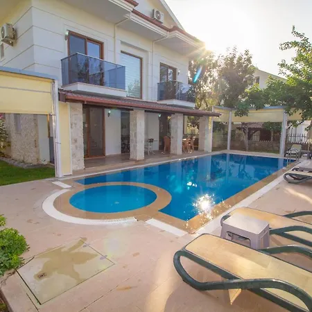 Prestij Letoon 4+1 Villa, Oezel Havuzlu, וילה *